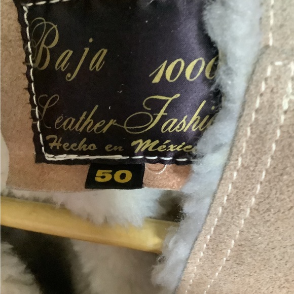 Tan colored suede’s vest - Picture 2 of 3